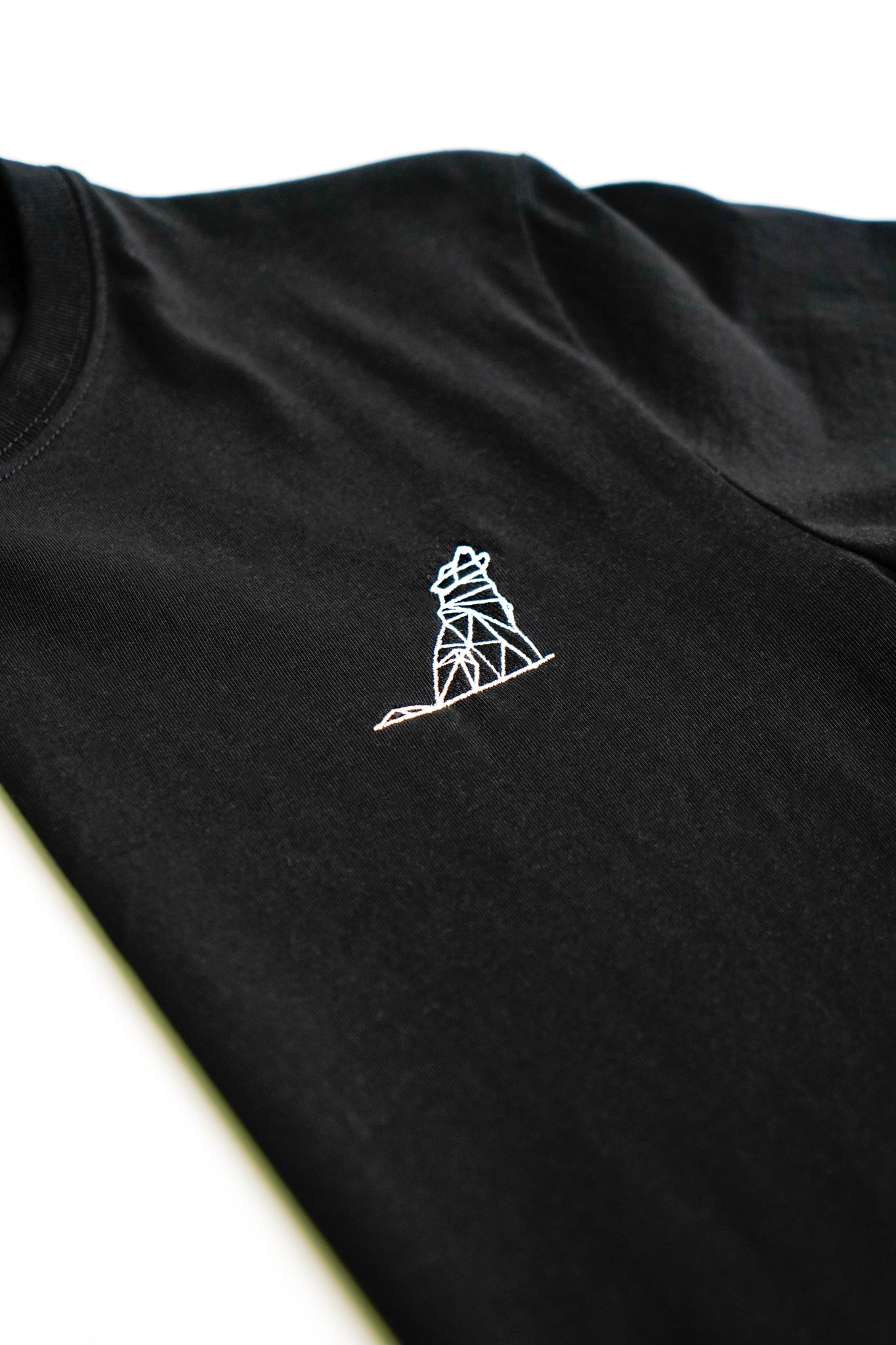 Men's Relaxed T-shirt | Embroidered Wolf